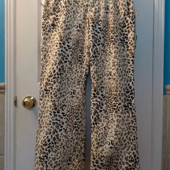 Cheetah Print Snowboard Pants - Picture 2 of 5